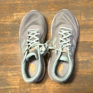 New Balance extra wide children’s sneakers size 5.5